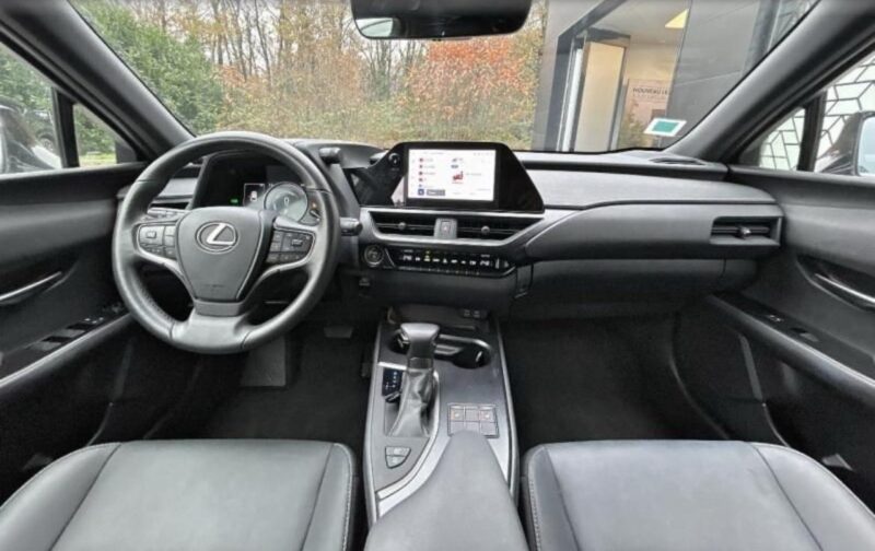 LEXUS UX 250 H SPORT DESIGN